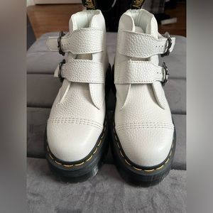 EUC- Ladies Doc Marten DEVON FLOWER BUCKLE LEATHER PLATFORM BOOTS